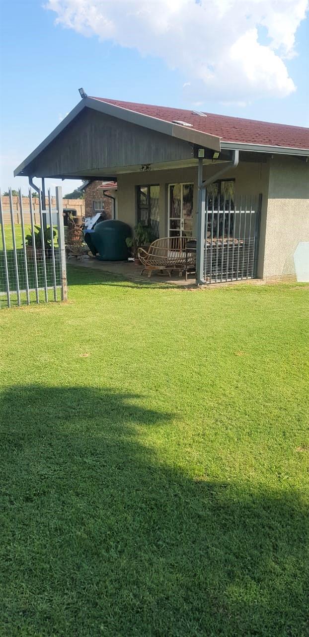 3 Bedroom House for sale in Witbank Ext 16 P24112175976