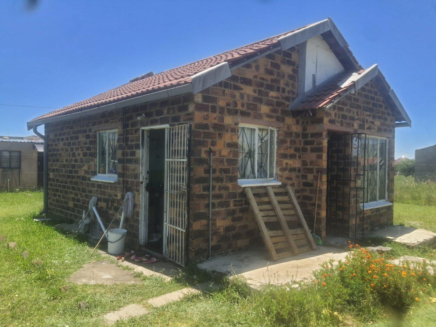 2 Bedroom House for sale in Acaciaville P24112181290