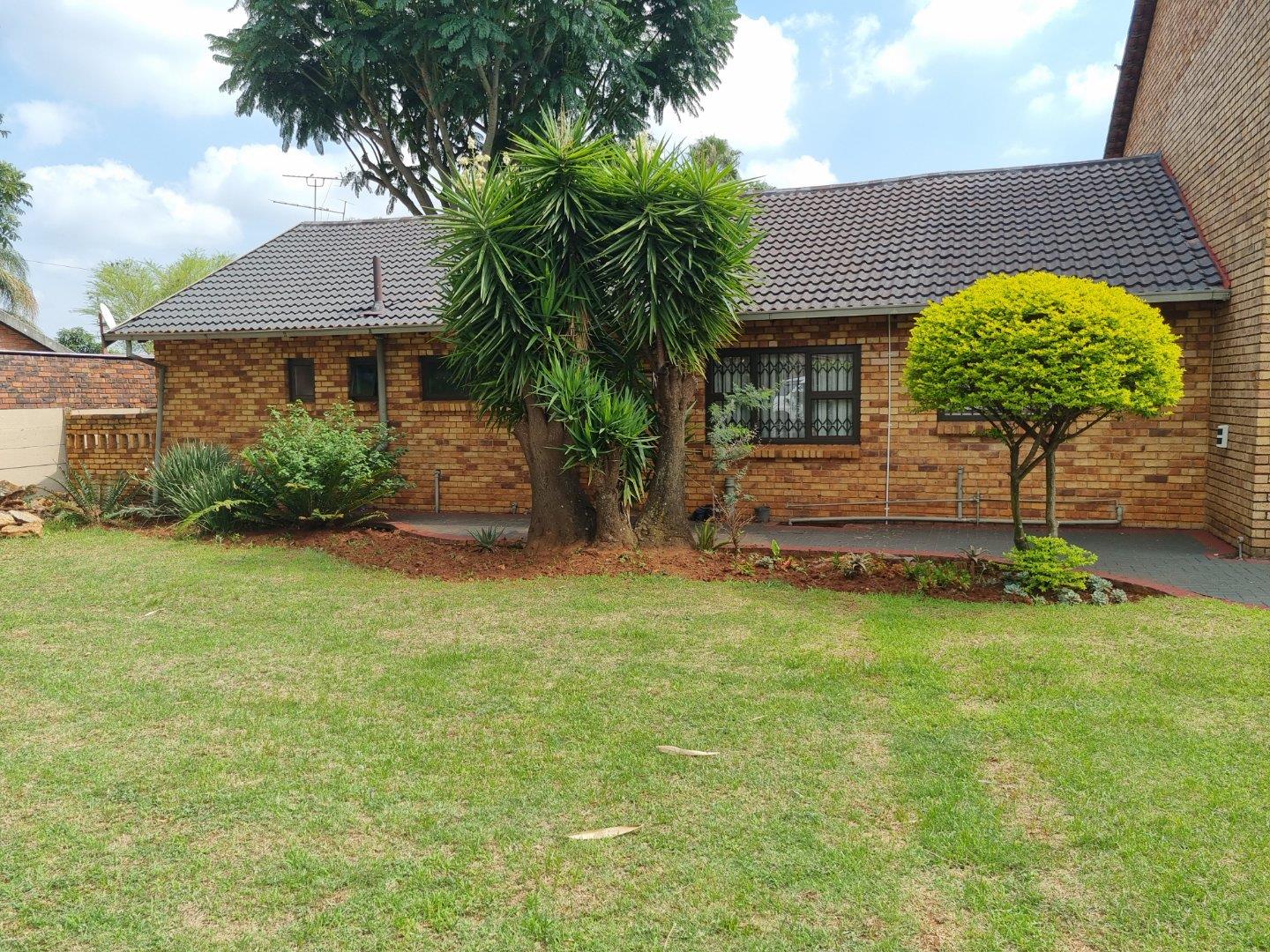 3 Bedroom House for sale in The Orchards P24112183653