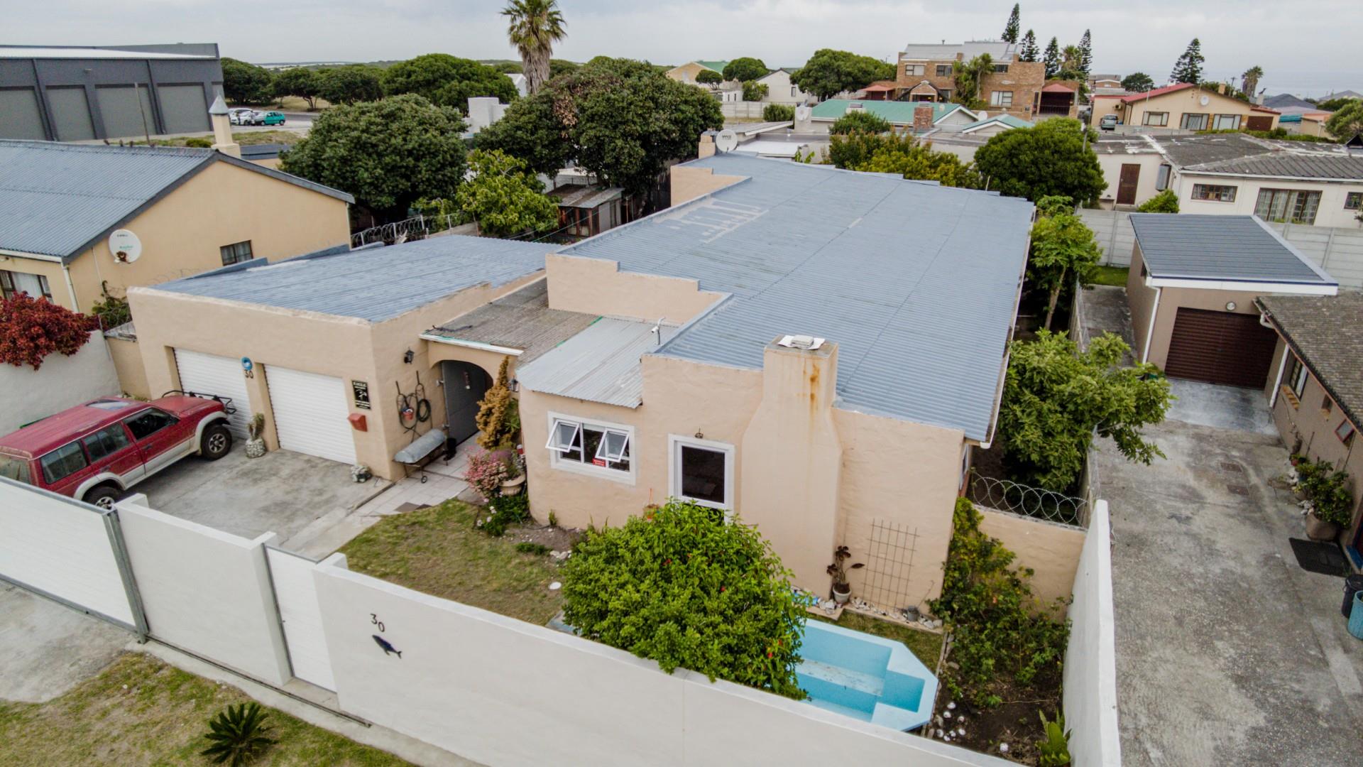 4 Bedroom House for sale in Gansbaai Central 30 Dirkie Uys Street