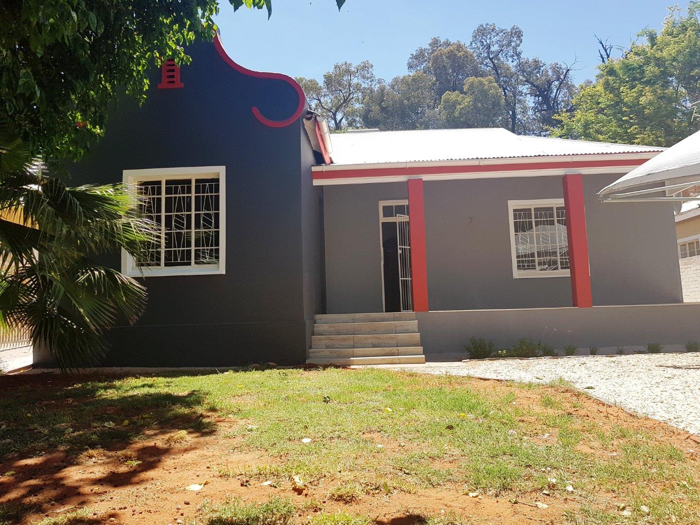 3 Bedroom House for sale in Upington Central P24112186569