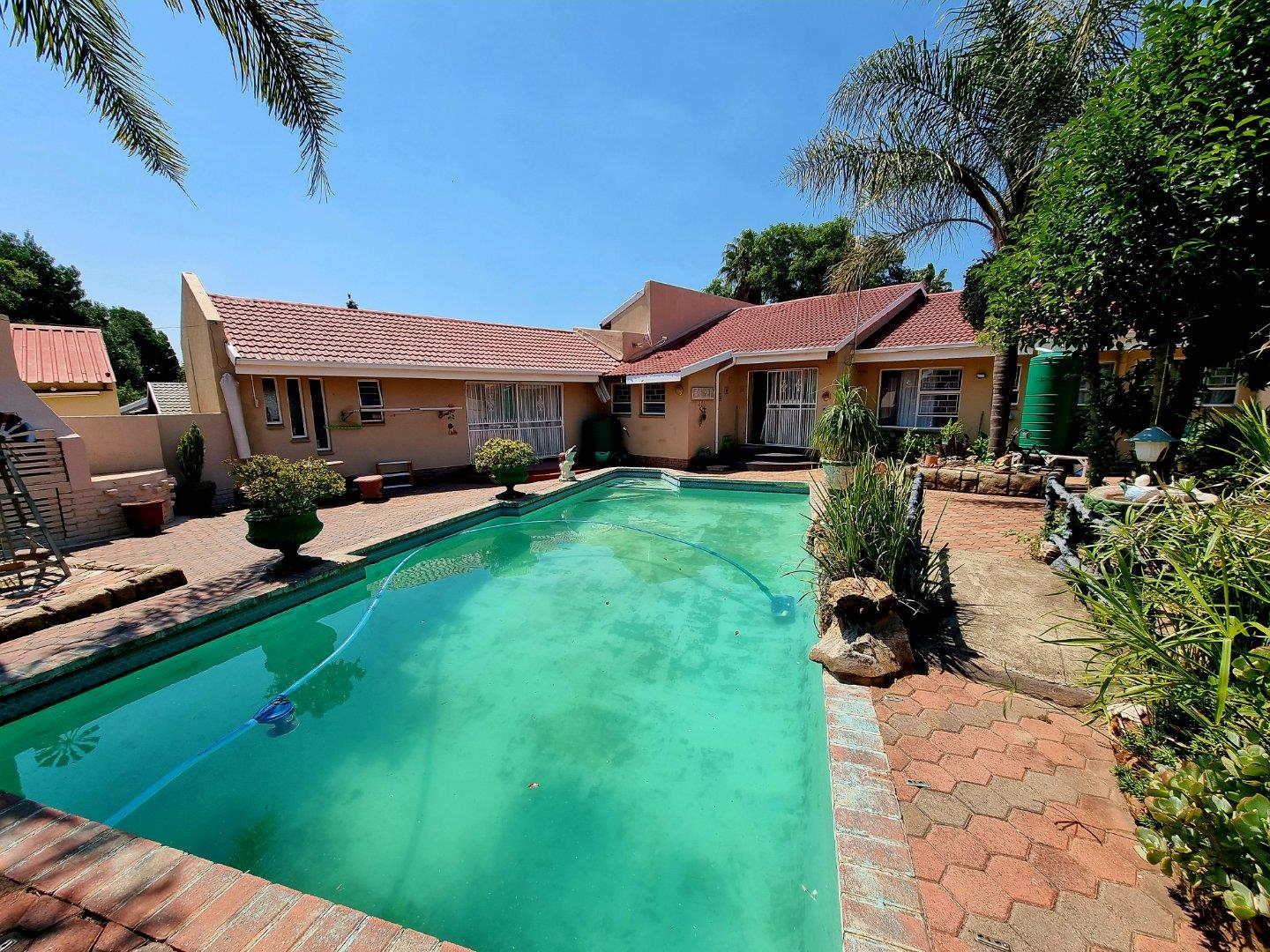 4 Bedroom House for sale in Greenhills 22 Percheron Street P24