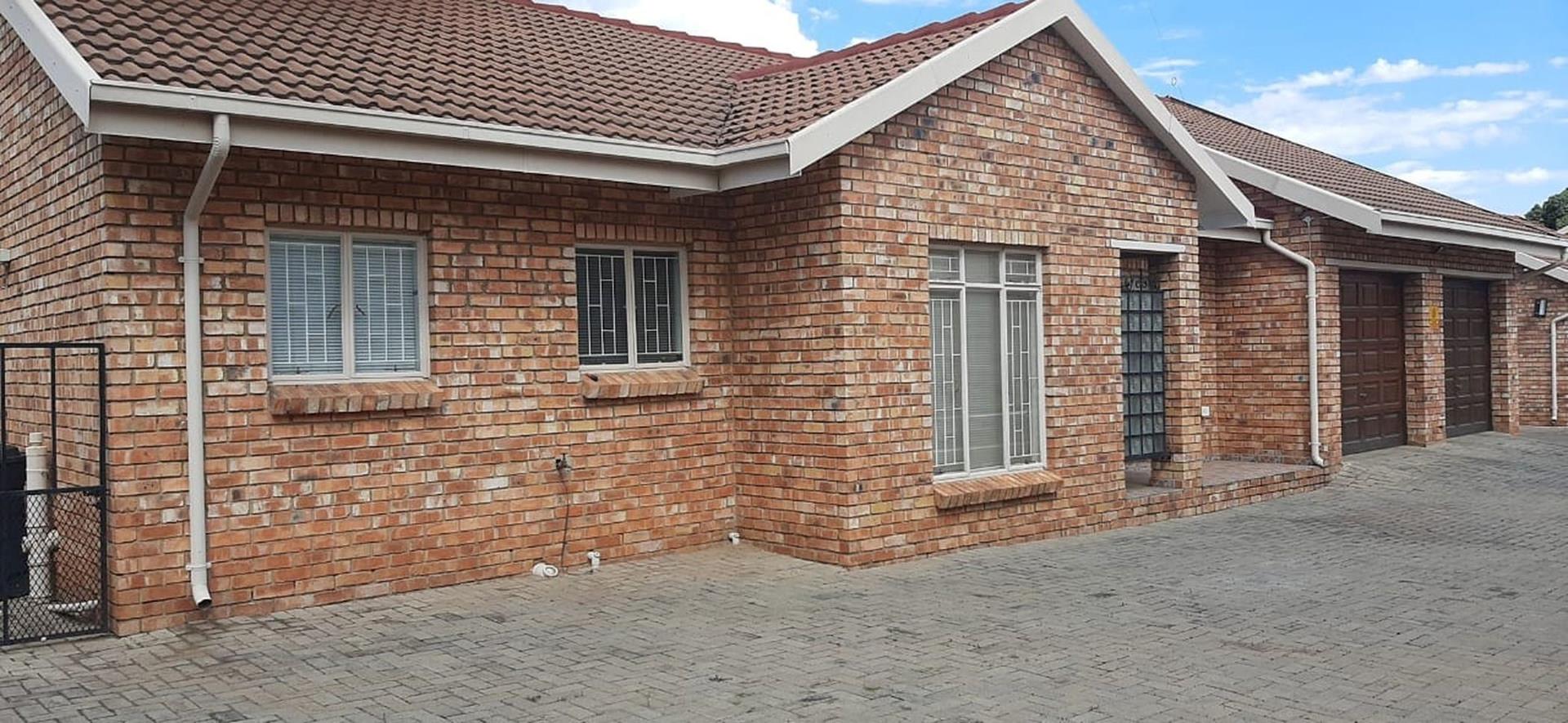 3 Bedroom Townhouse for sale in Duncanville P24112187739