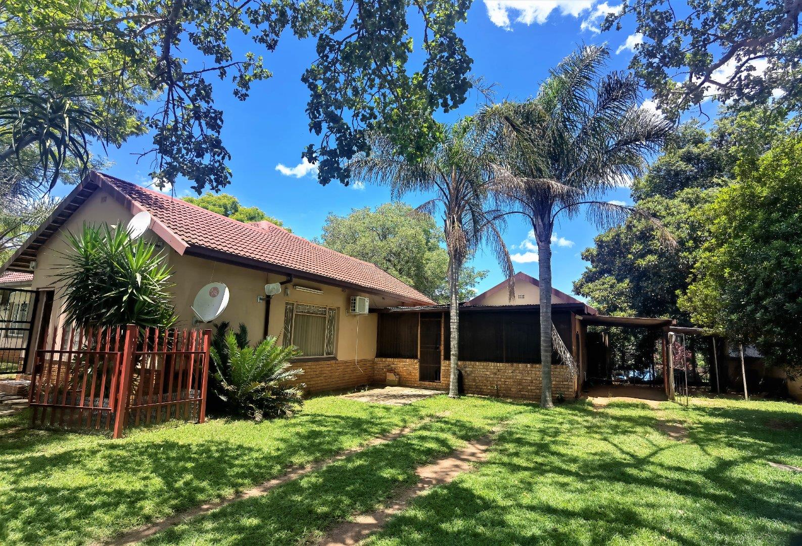 4 Bedroom House for sale in Barberton P24112190258