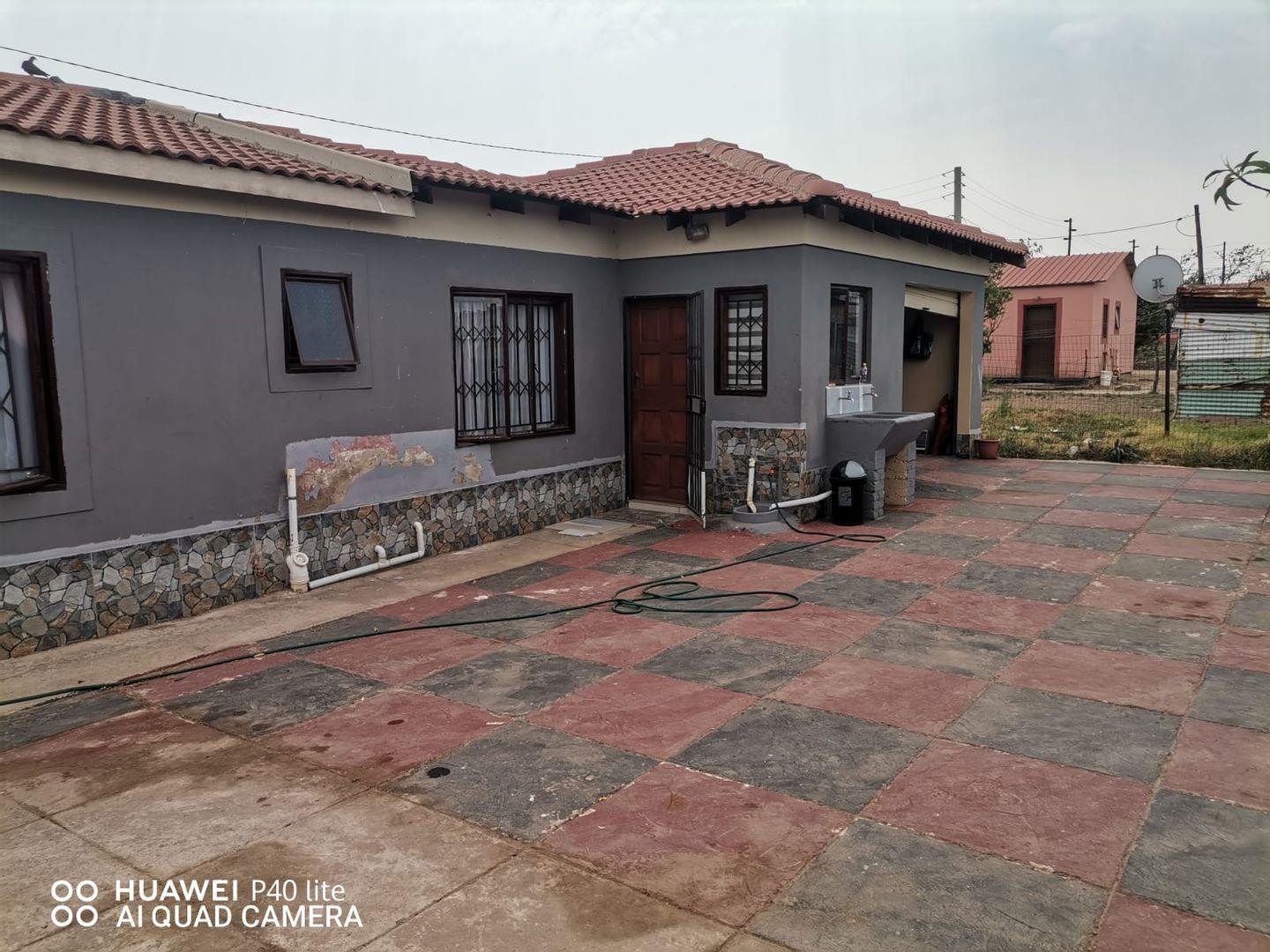 3 Bedroom House for sale in Orange Farm P24112191087