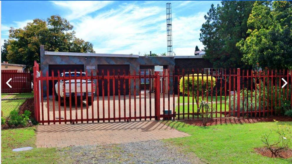 4 Bedroom House for sale in Carletonville Central P24112195067