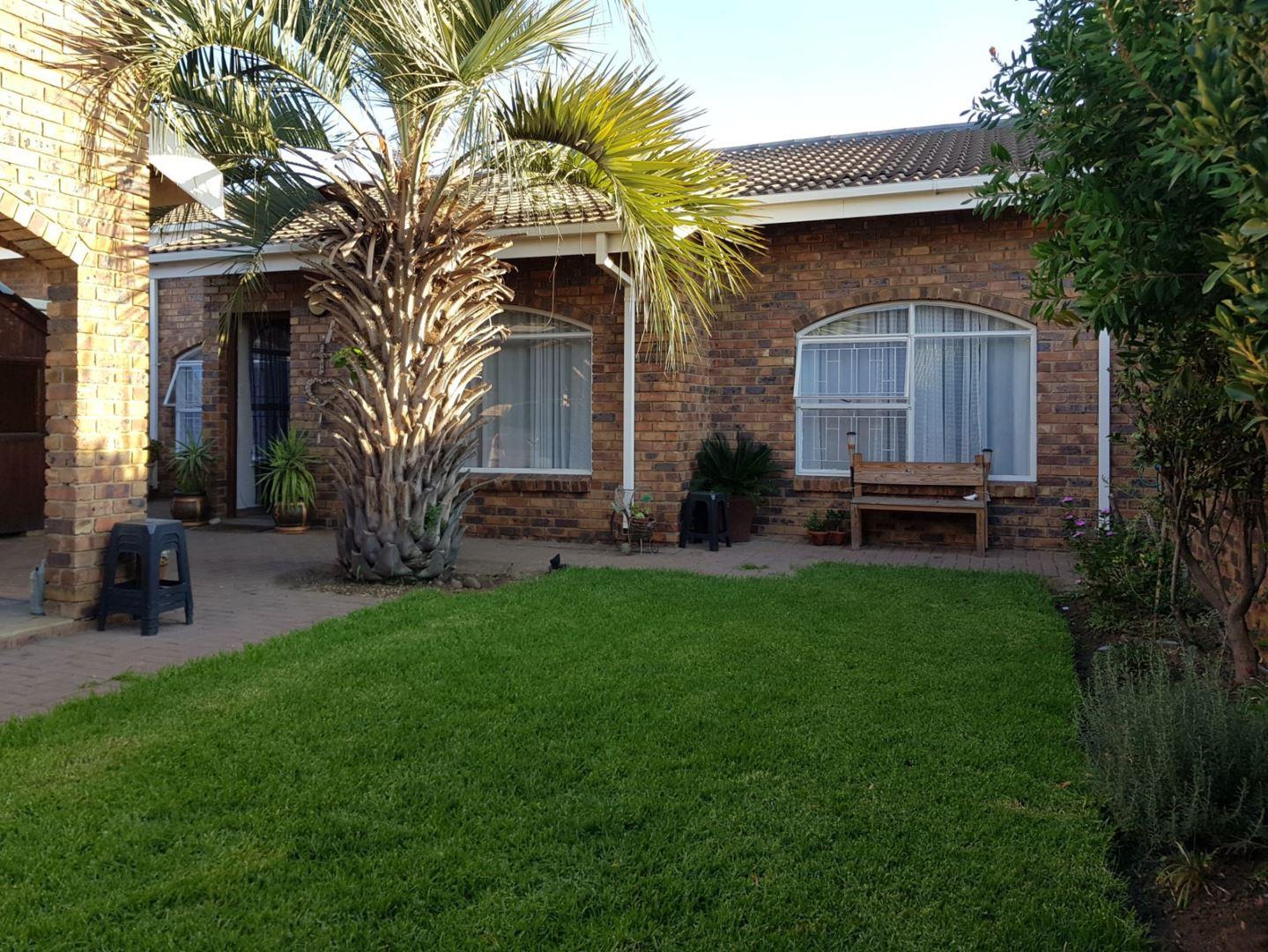 3 Bedroom Townhouse for sale in Three Rivers P24112198495