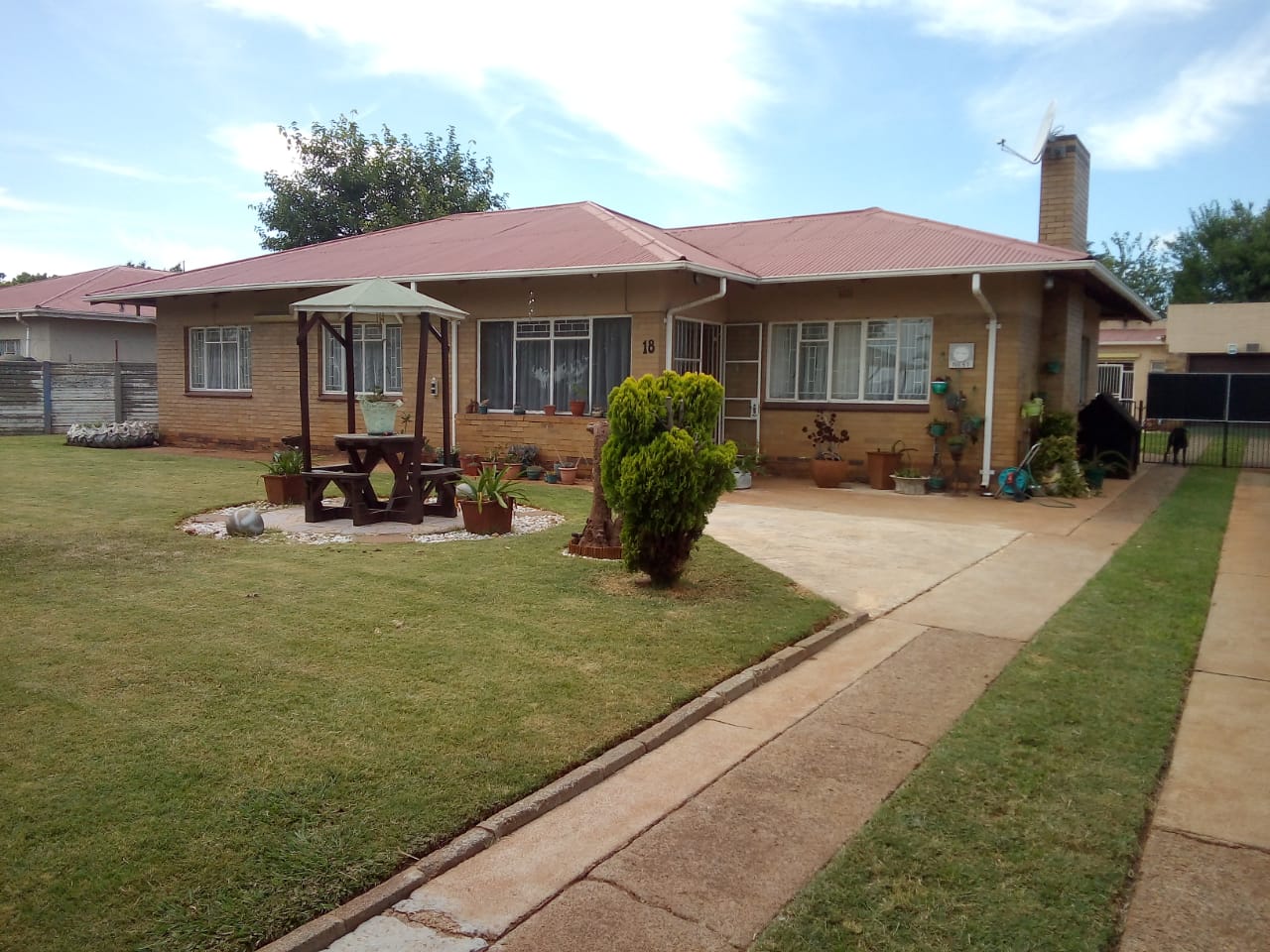 3 Bedroom House for sale in Westonaria P24112198806