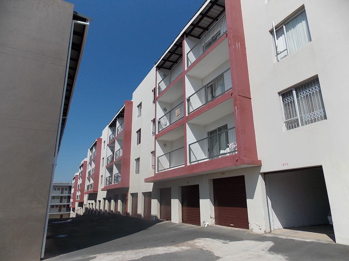 2 Bedroom Apartment / flat for sale in Woodhurst P24112198821