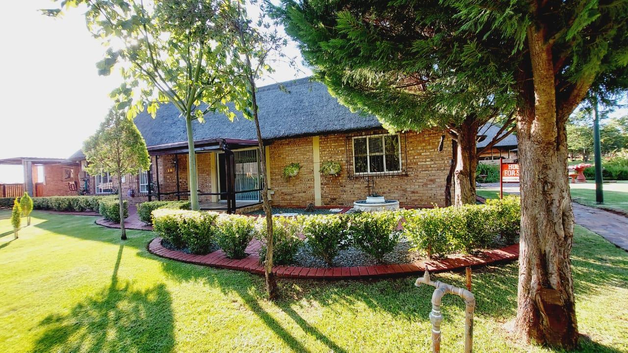 2 Bedroom House for sale in Christiana E18 Rob Ferreira Aftree Oort, N12 P24112198896