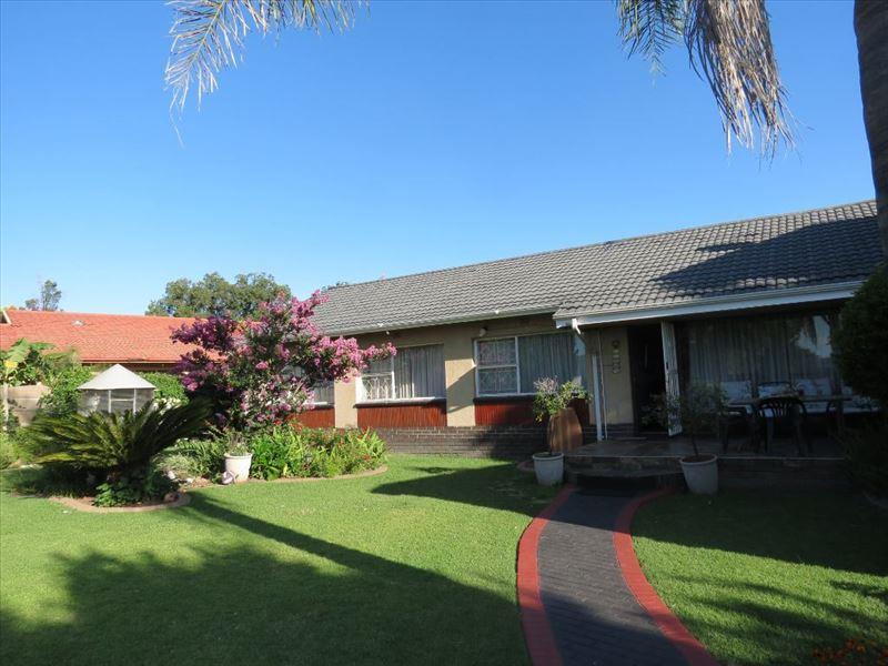 4 Bedroom House for sale in Elspark 23 Vaalbos , Elspark, Germiston