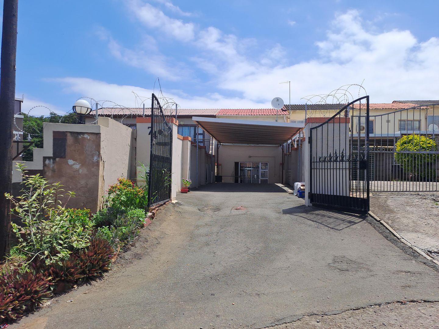 2 Bedroom House for sale in Northcroft P24112205531