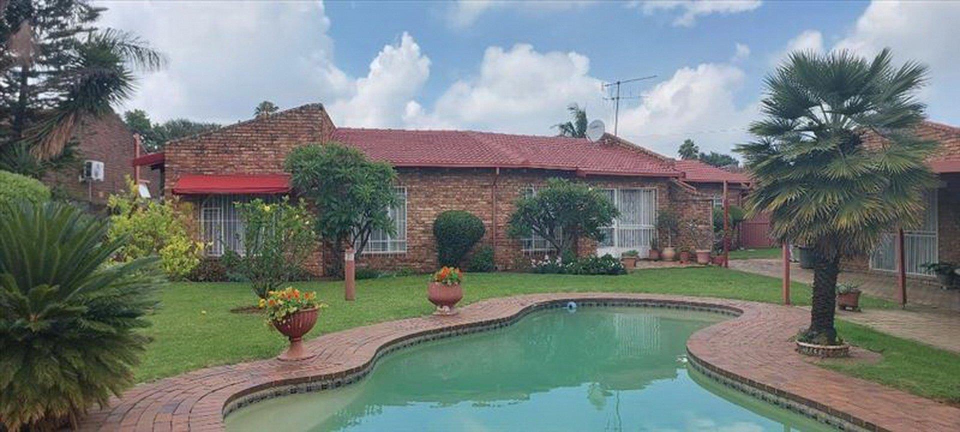 3 Bedroom House for sale in Birchleigh North 19 Evenel Street P24