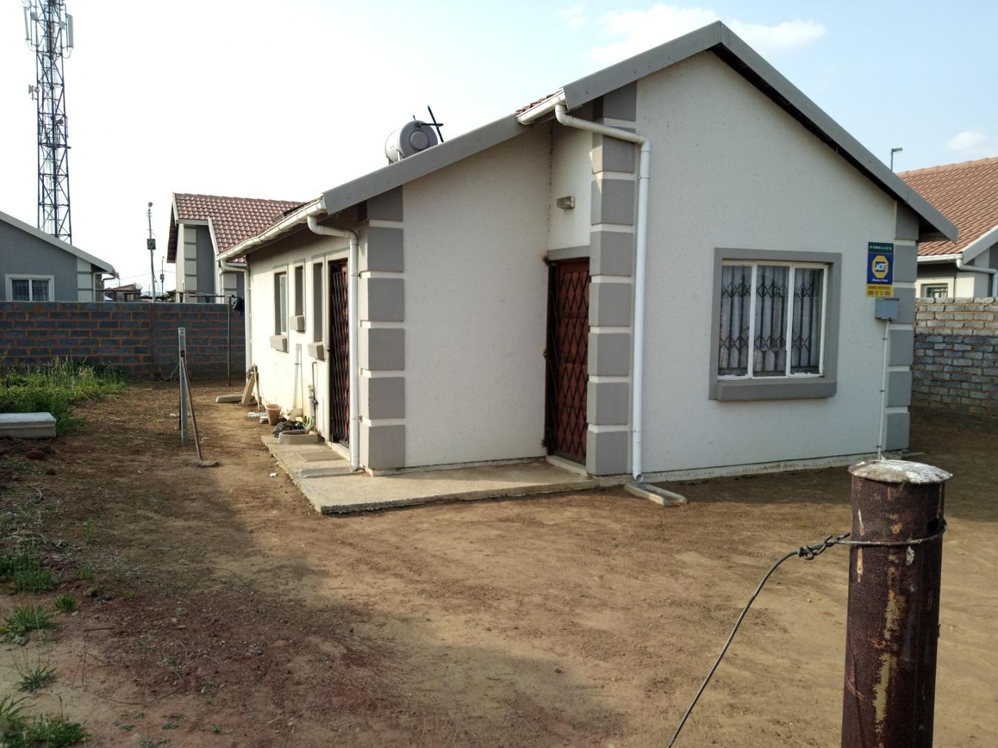 2 Bedroom House for sale in Buhle Park P24111639118