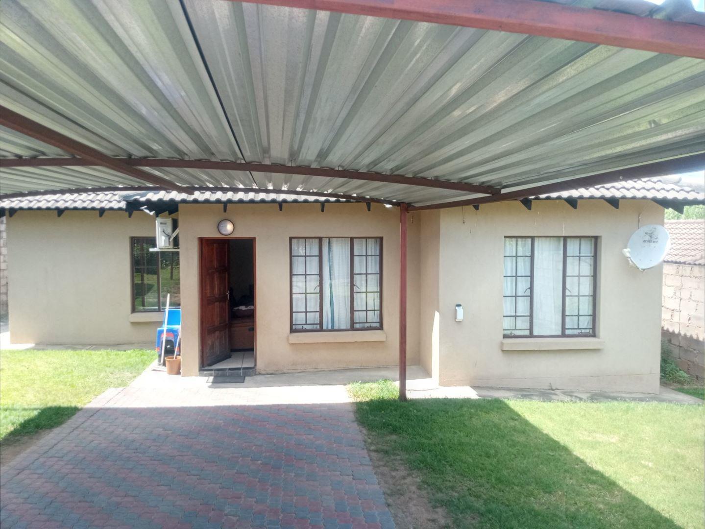 3 Bedroom House for sale in Stonehenge P24112208555