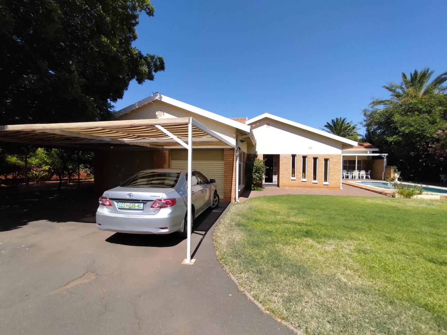 3 Bedroom House for sale in Royldene P24112212095