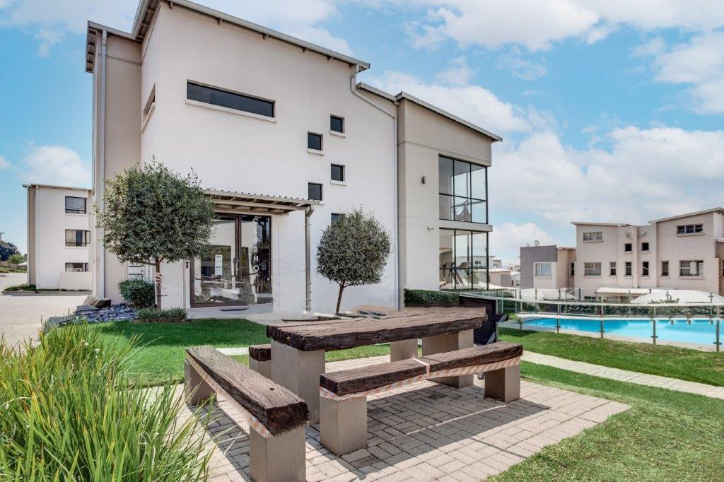 2 Bedroom Townhouse for sale in Lonehill Soho Lofts Broadwayfourways