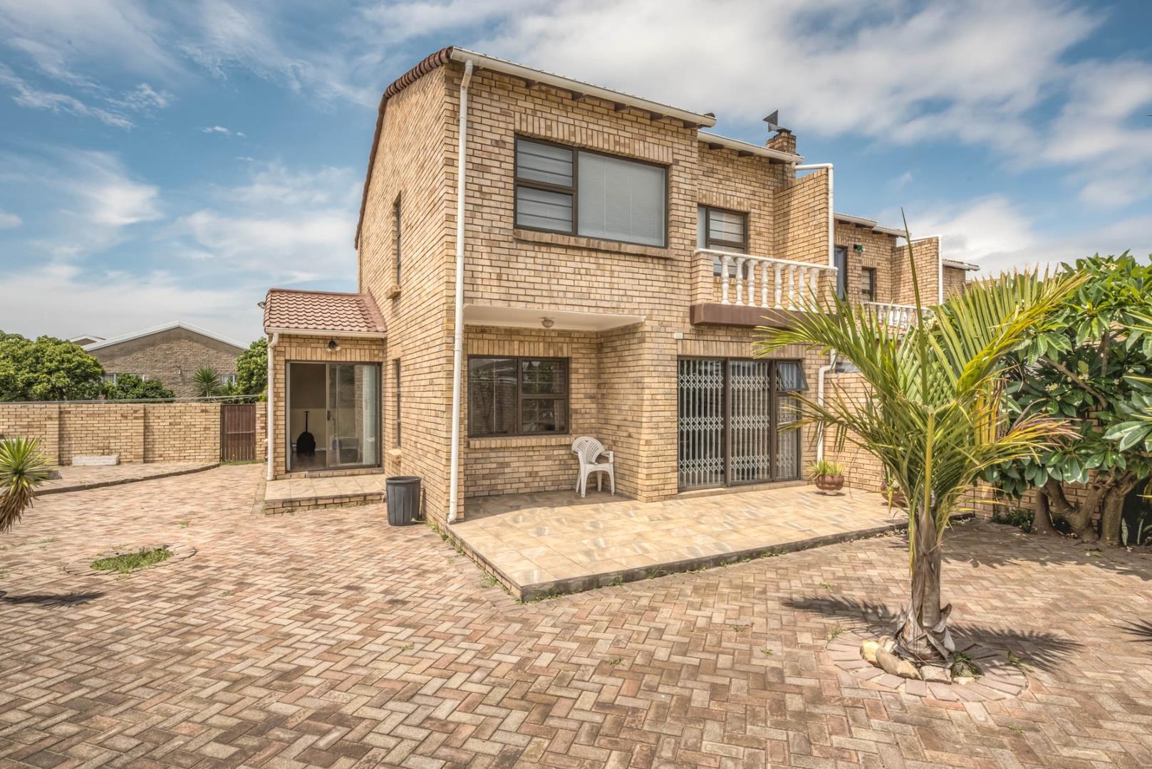 South End, Port Elizabeth Property Townhouses for sale in South End