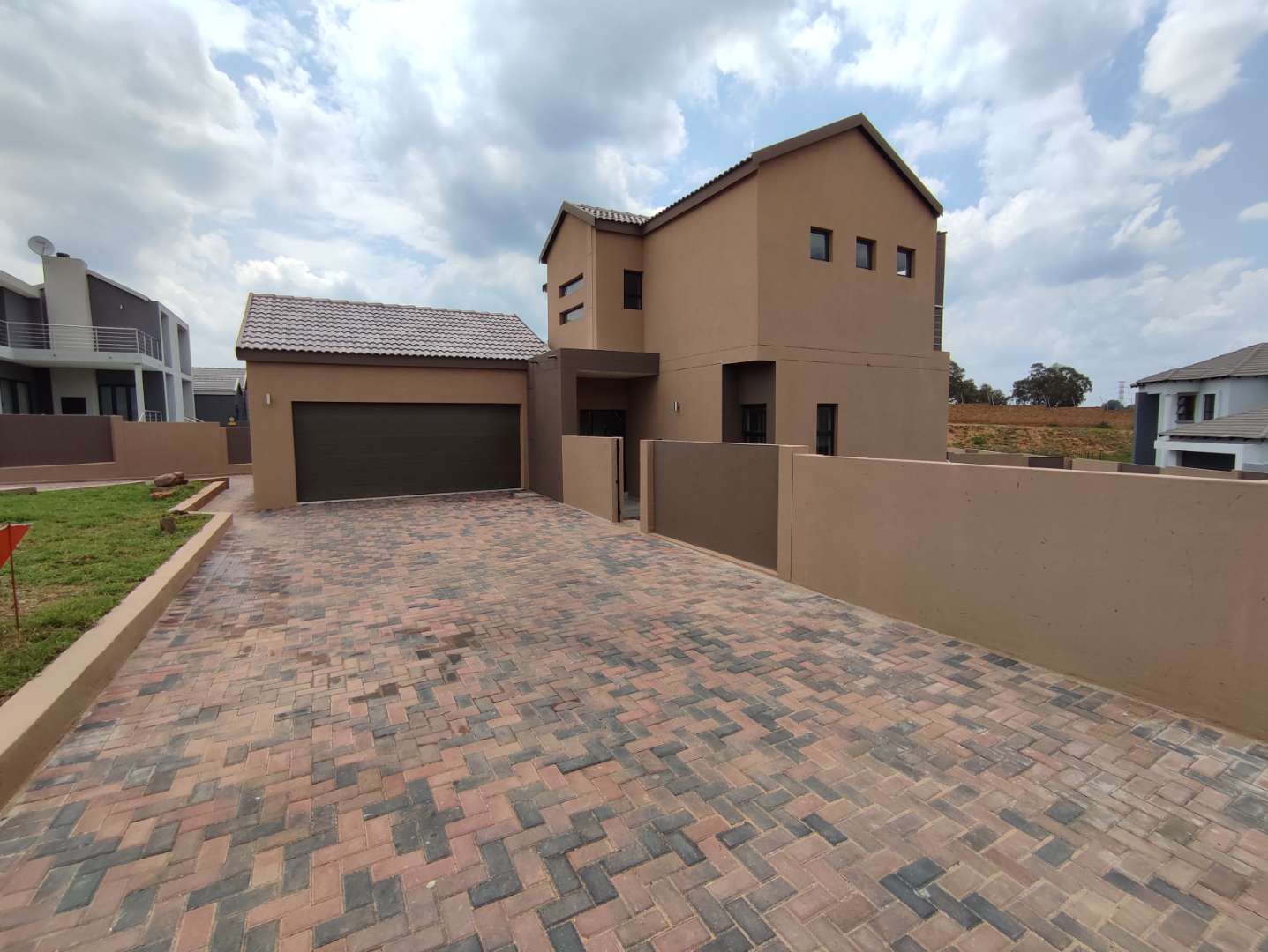 4 Bedroom House for sale in Thatchfield Estate P24112222185