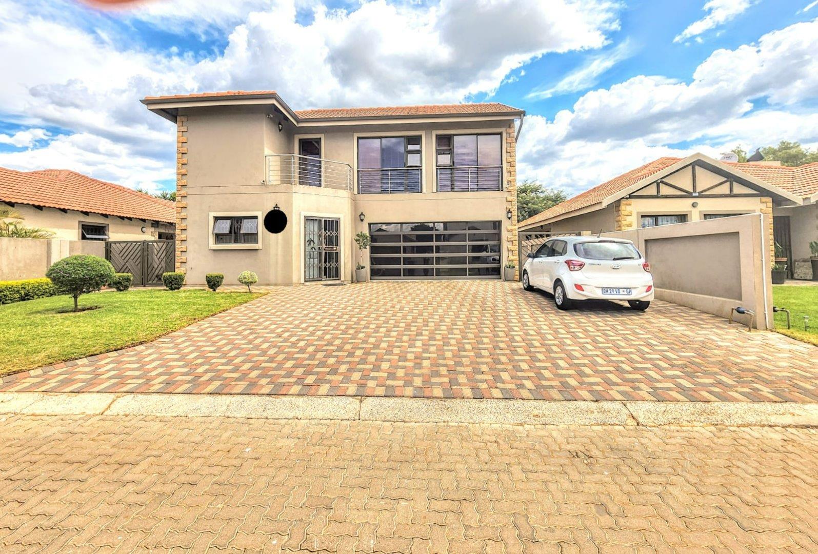 3 Bedroom Townhouse for sale in Montana P24112222461