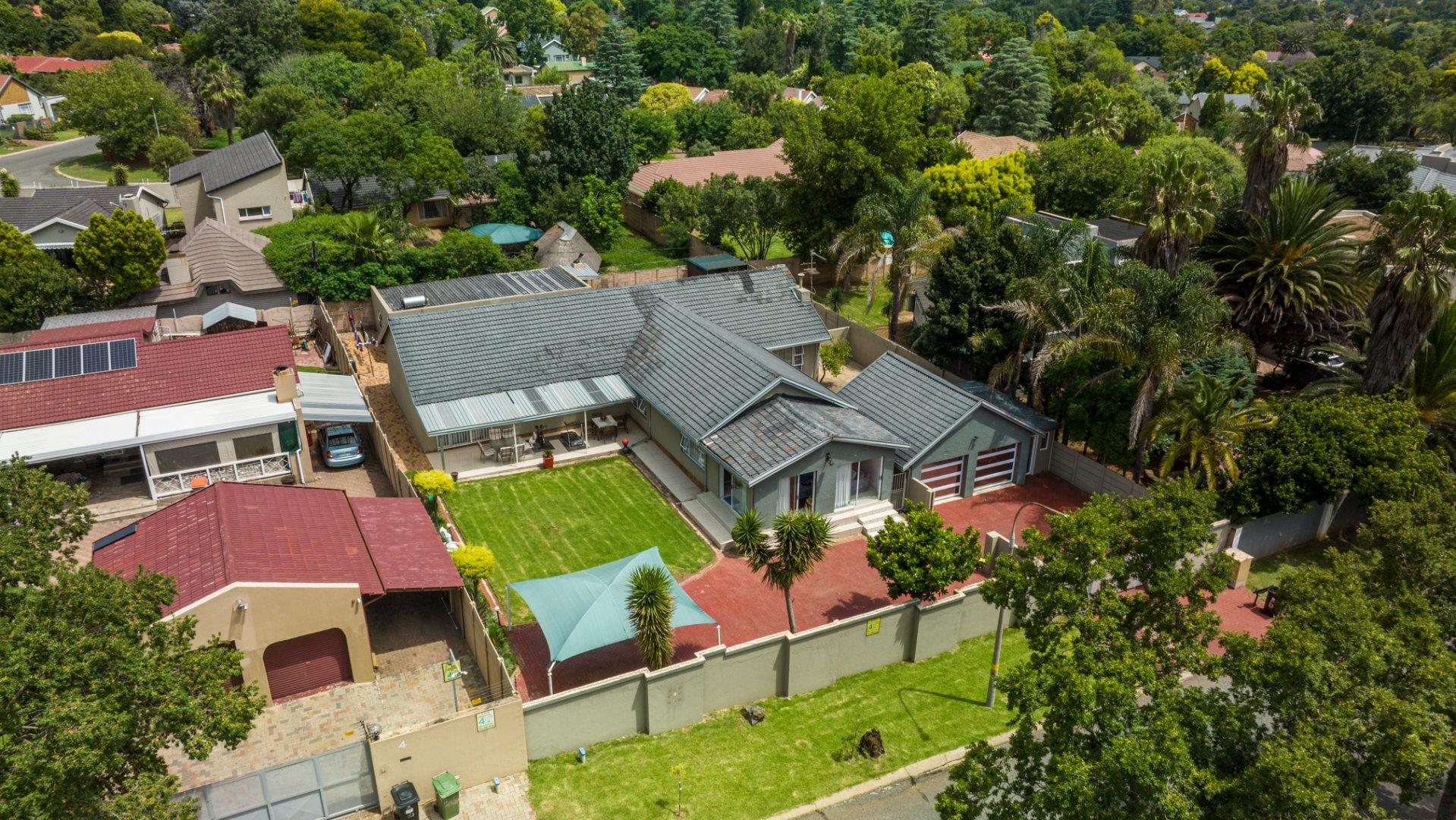 4 Bedroom House for sale in Brackendowns P24112819385