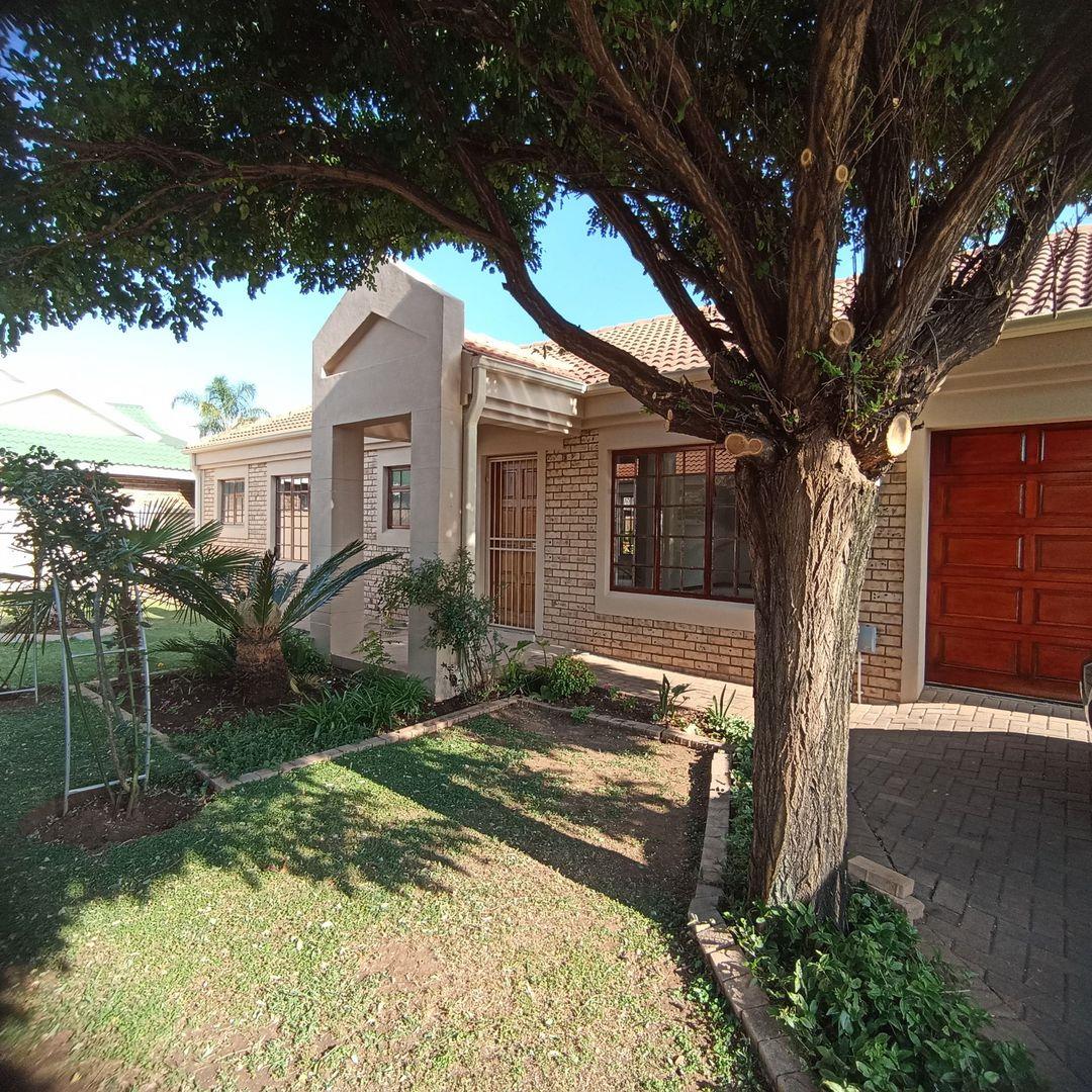 3 Bedroom Townhouse for sale in Baillie Park P24112243796