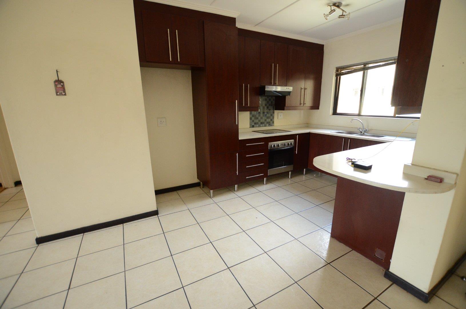 2 Bedroom Apartment / flat to rent in Sunninghill P24112247800