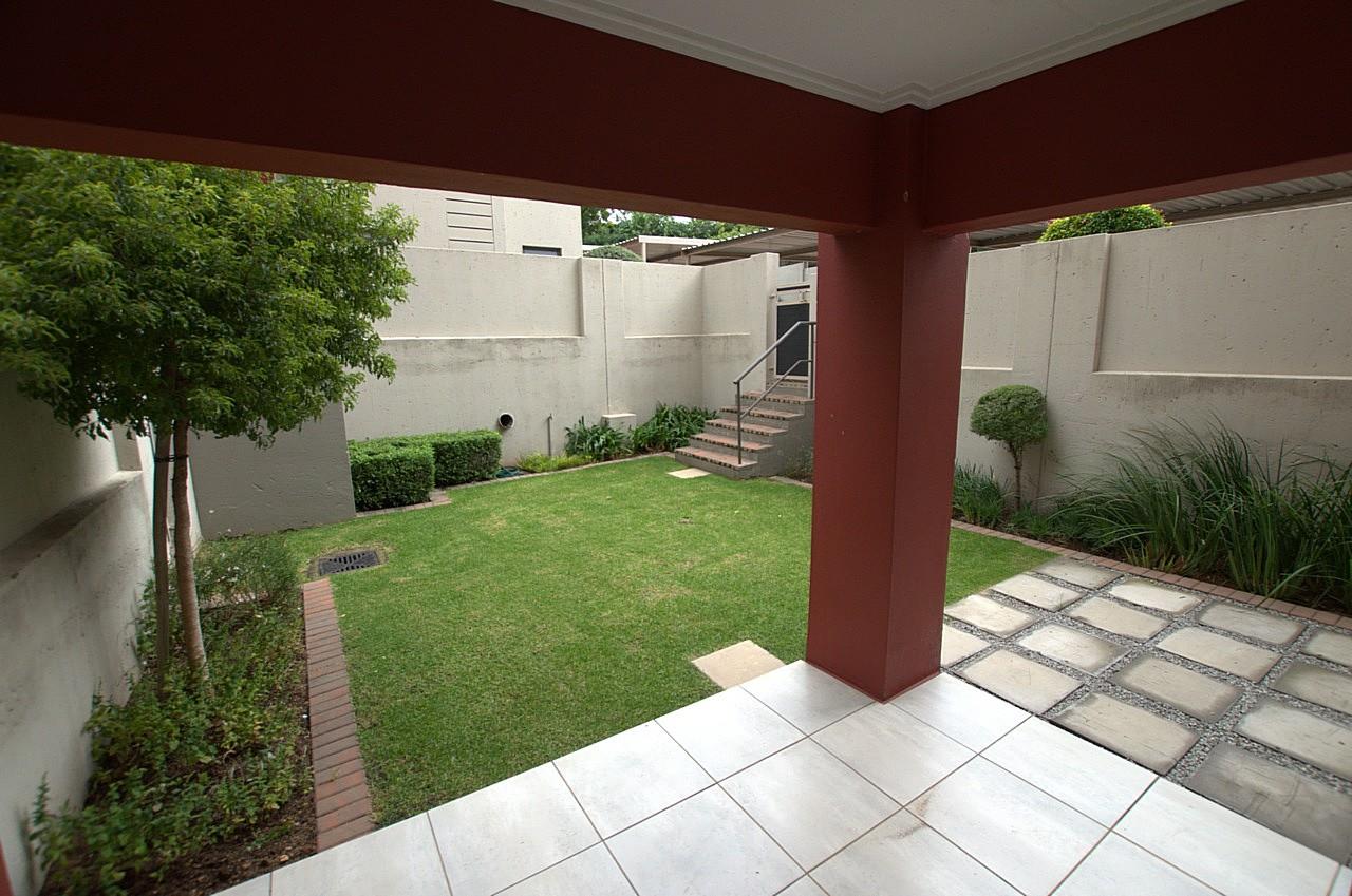 2 Bedroom Apartment / flat to rent in Sunninghill P24112247844
