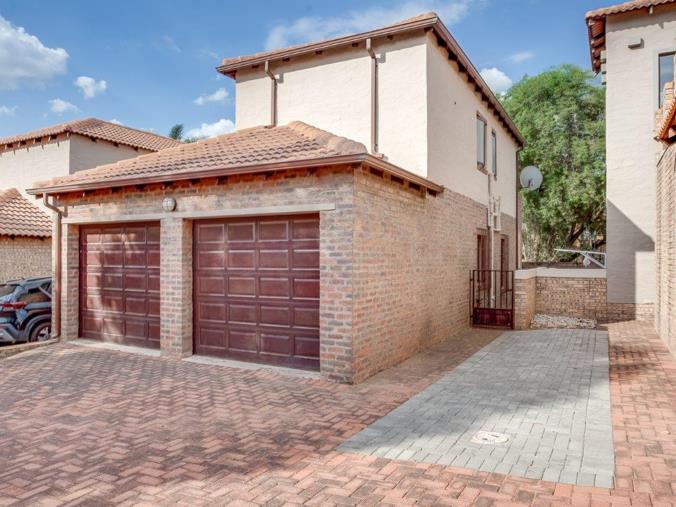 2 Bedroom Townhouse for Sale in Willowbrook