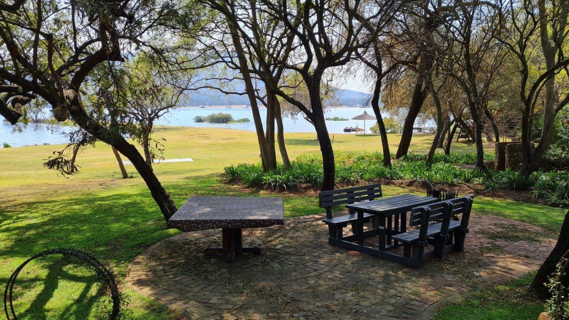 4 Bedroom House for sale in Lakeland Estate P24112251663