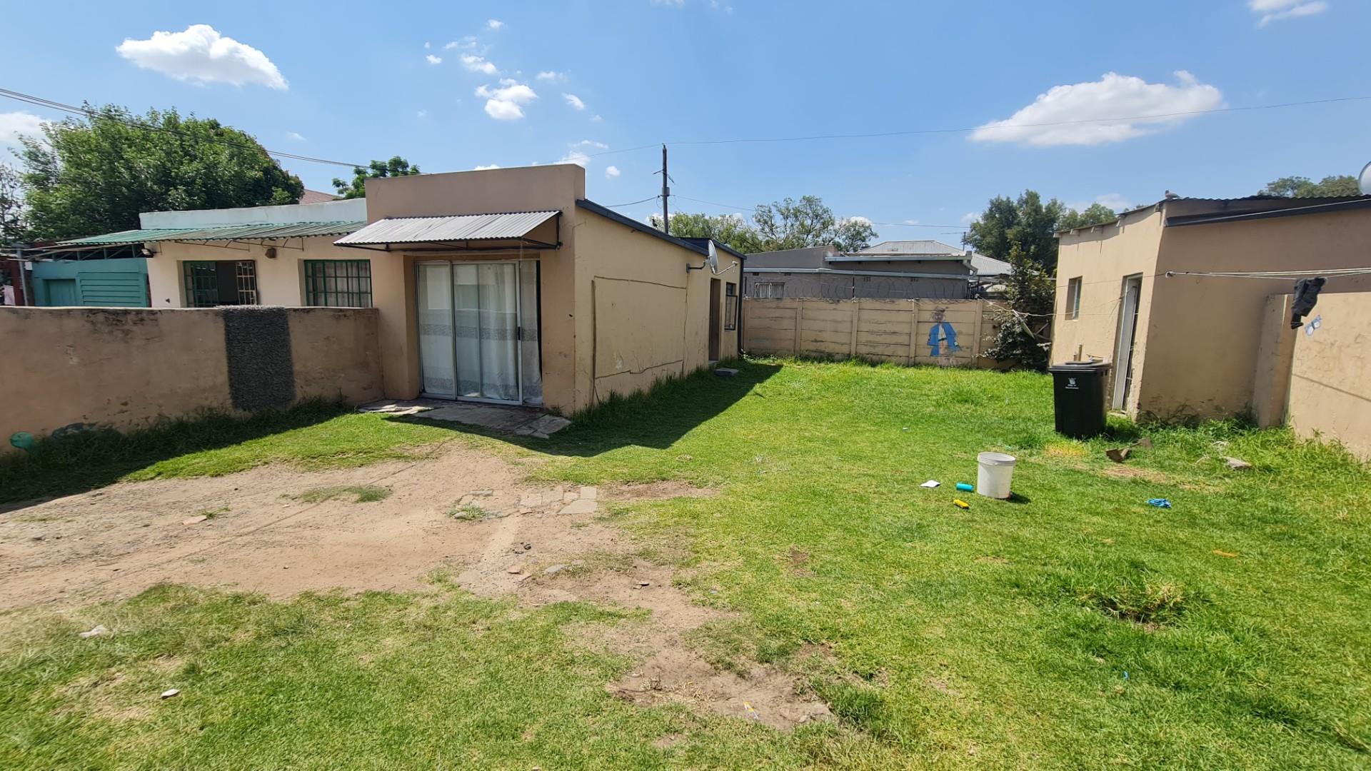 8 Bedroom House for sale in Boksburg North P24112252865