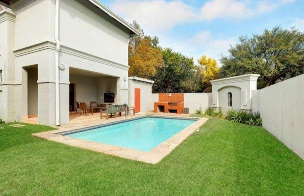 2 Bedroom Apartment / flat for sale in Bryanston 4 Westminister