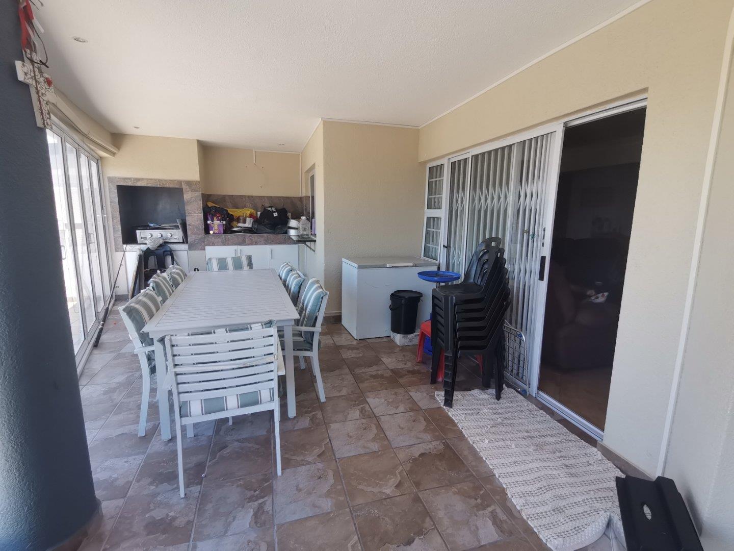 5 Bedroom Apartment / flat for sale in Beacon Rocks Uvongo Breeze, 1 Konrad Drive P24112259176