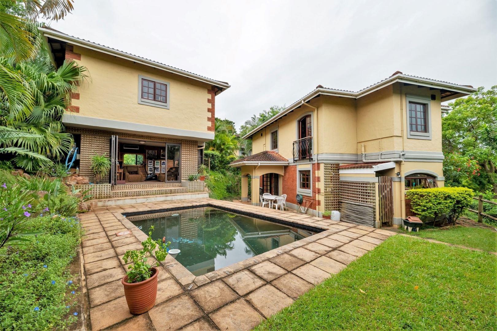 3 Bedroom Townhouse for sale in La Lucia P24112261142