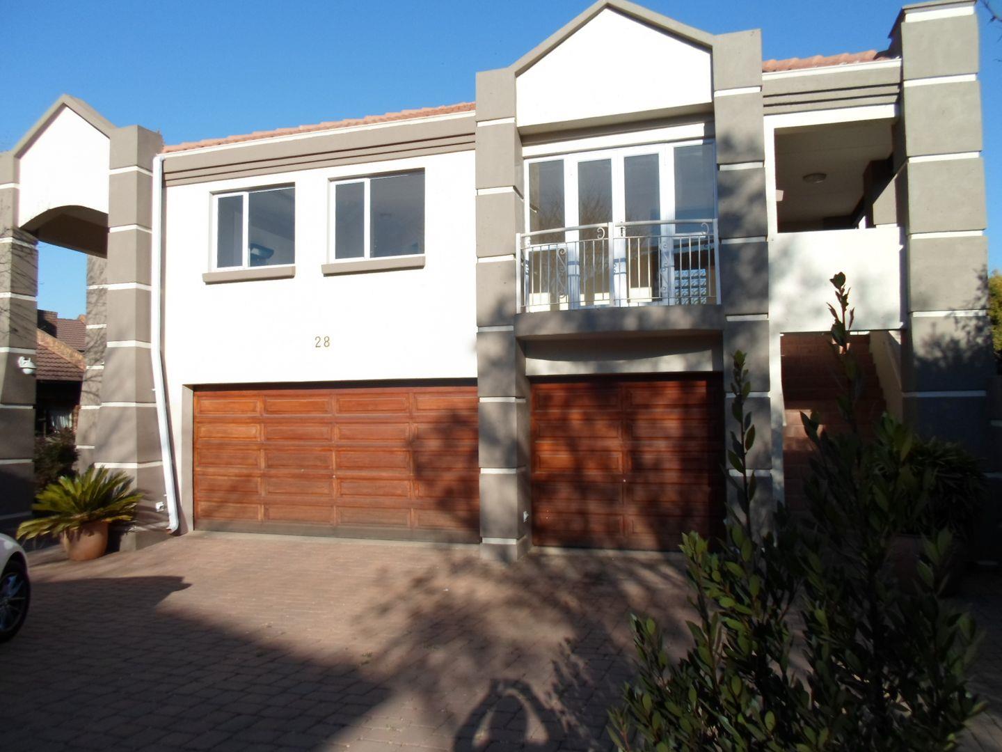4 Bedroom House for sale in Centurion Golf Estate P24112261773