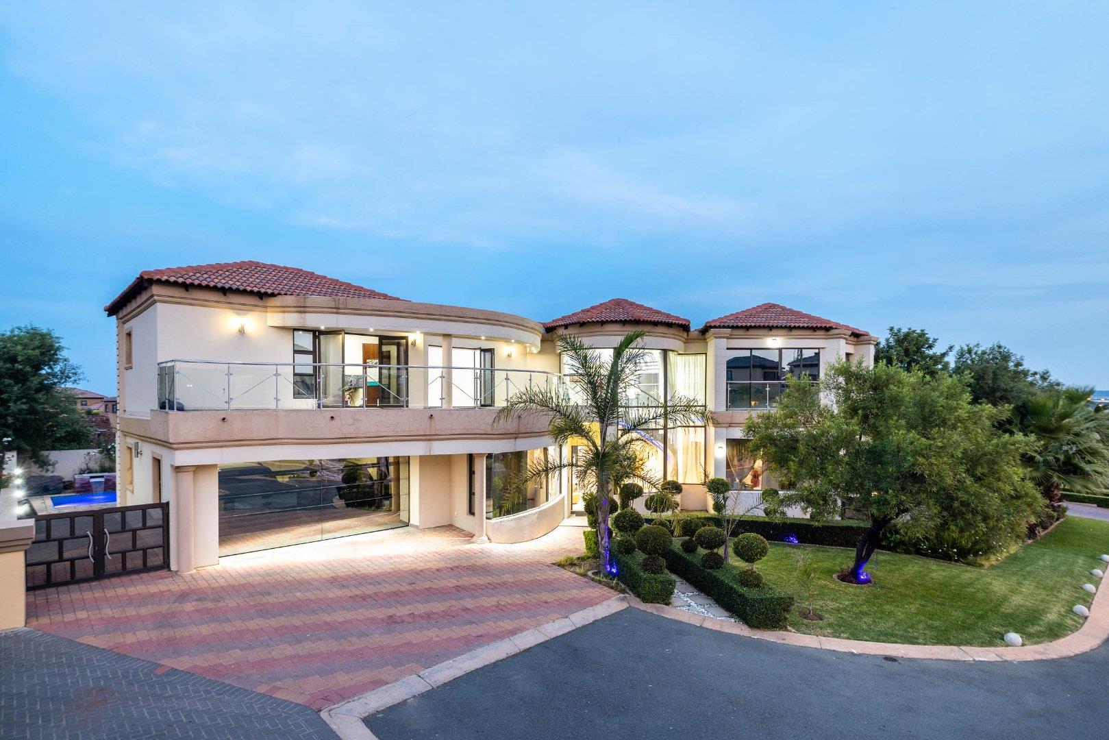 5 Bedroom House for sale in Blue Valley Golf Estate P24112262823