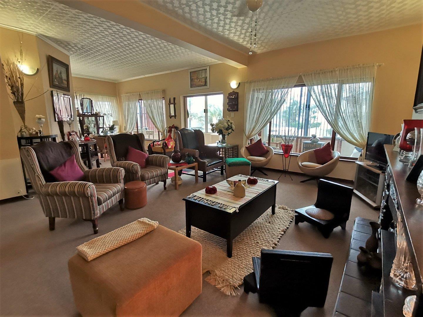 4 Bedroom Apartment / flat for sale in Manaba Beach Chelston, 58