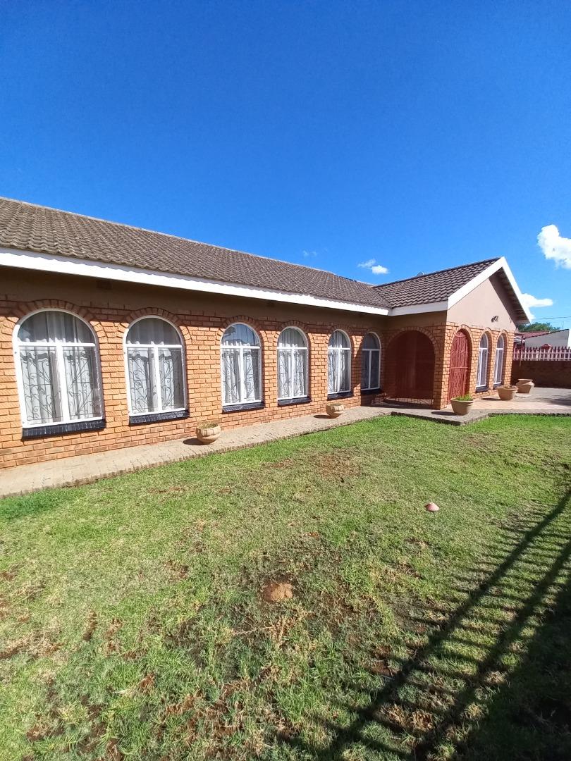 Galeshewe Ext 6 Property Property and houses for sale in Galeshewe