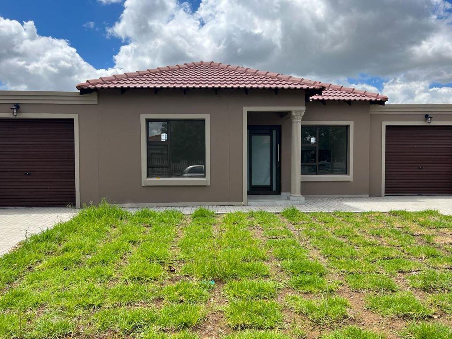 3 Bedroom House for sale in Mandela View P24112266651