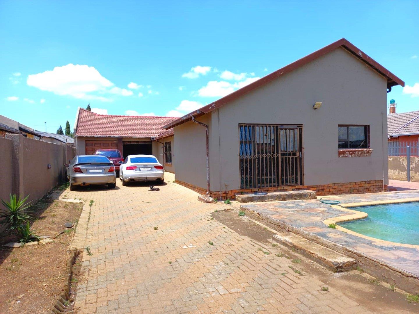 4 Bedroom House for sale in Zakariyya Park P24112268431