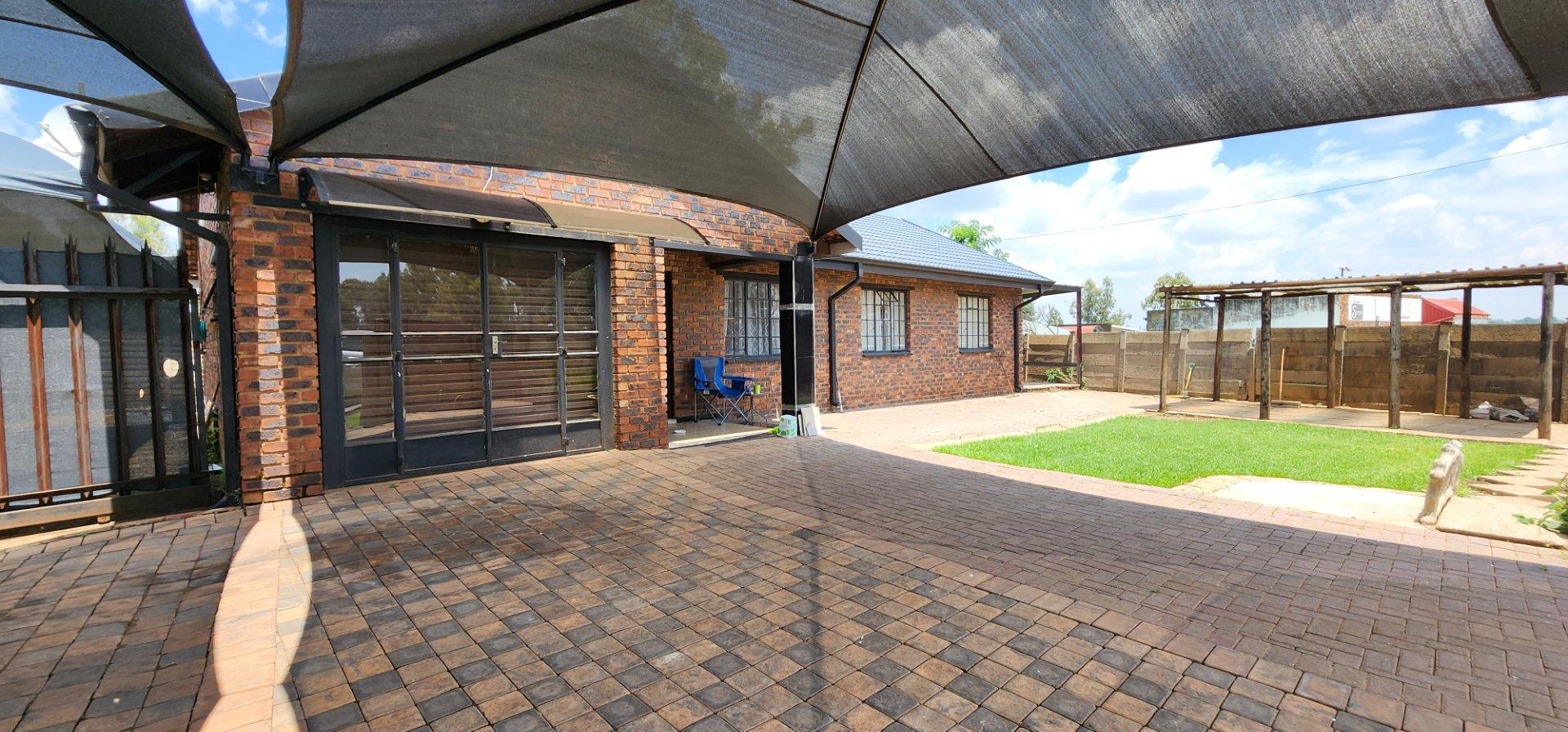 3 Bedroom House for sale in Riversdale P24112273551