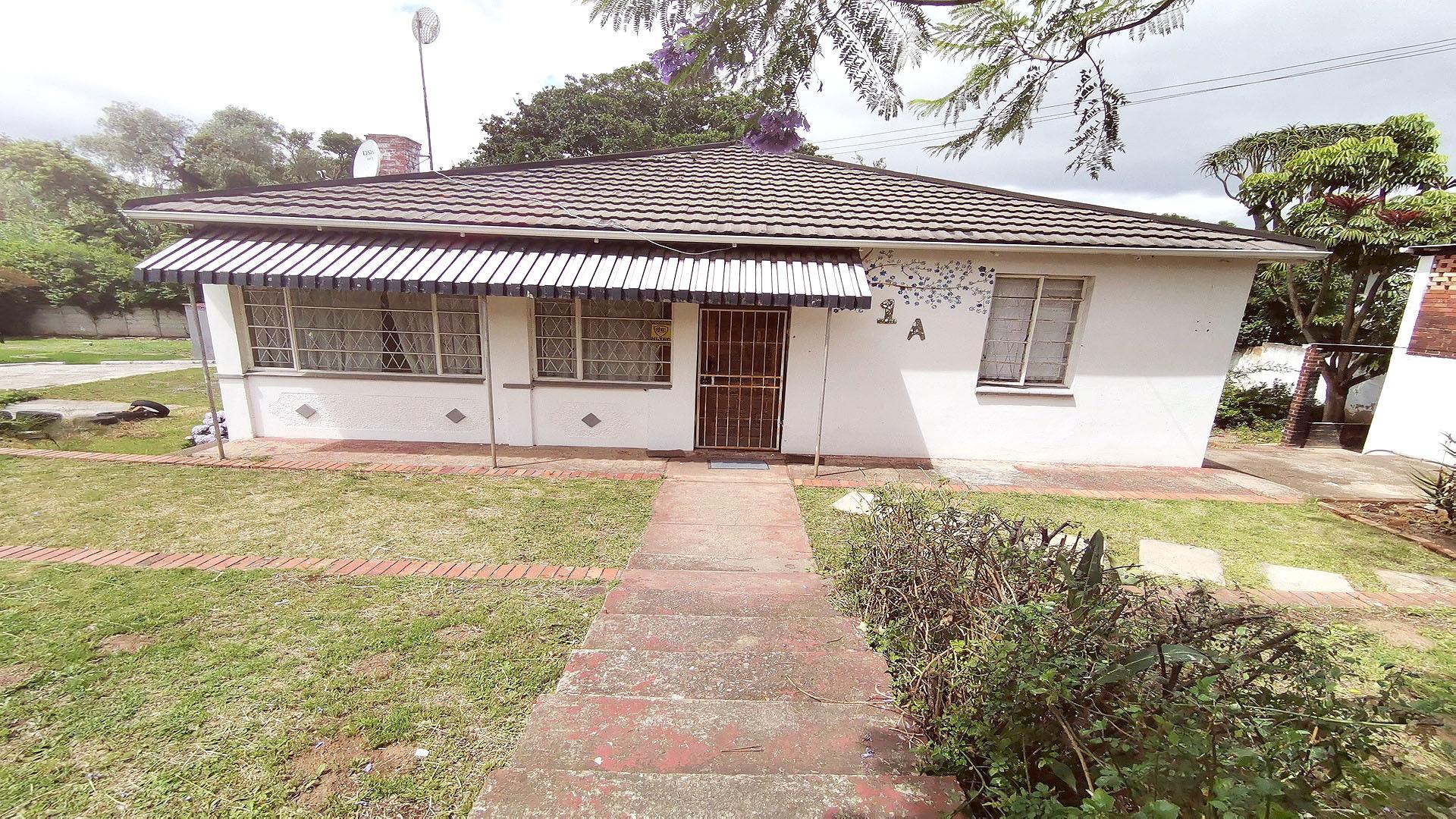 5 Bedroom House for sale in Grahamstown Central P24114025521