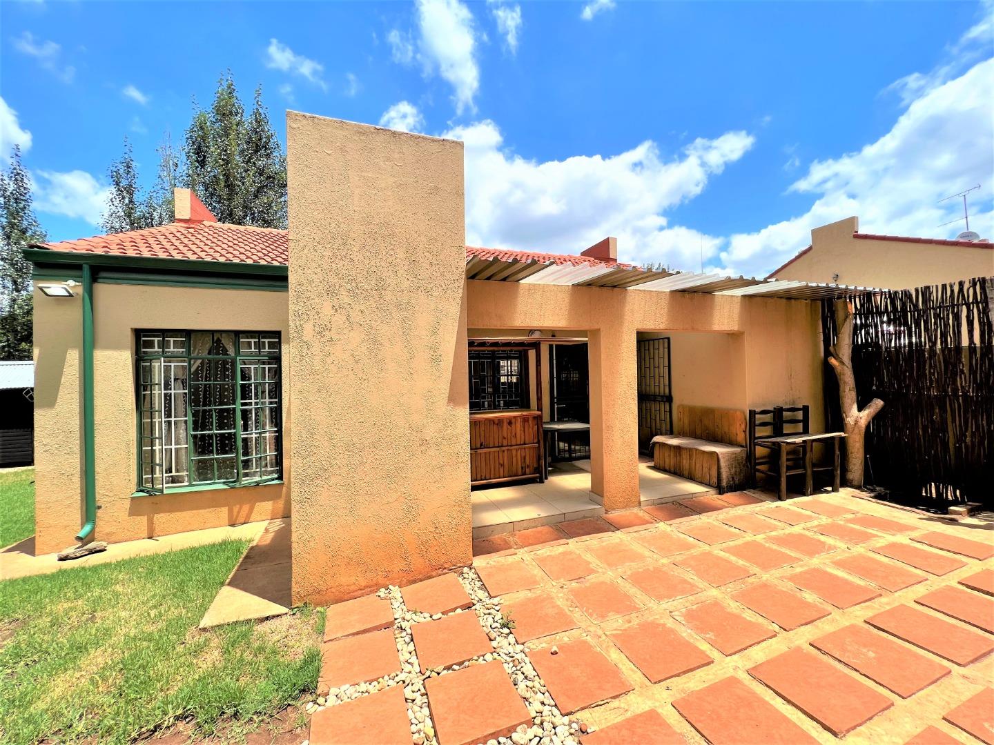 2 Bedroom Townhouse for sale in Valhalla P24109862057