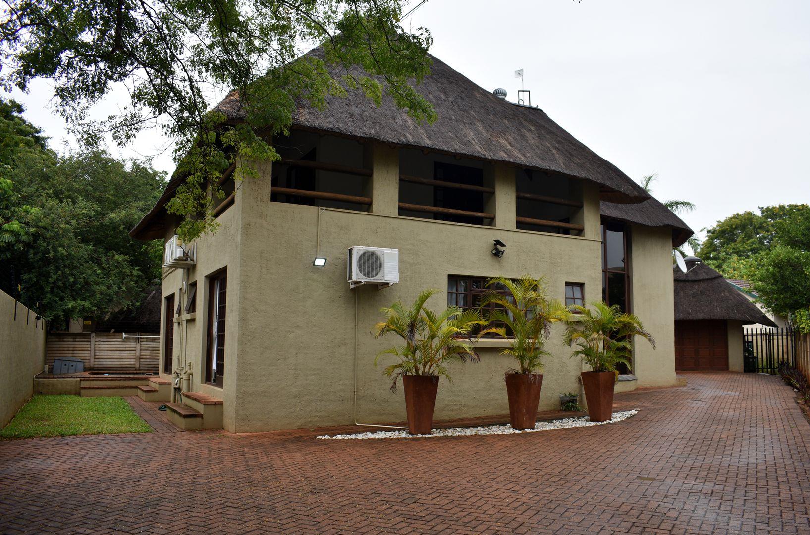 3 Bedroom House for sale in Komatipoort P24112277408