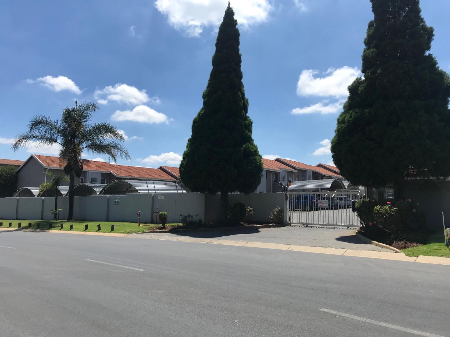 2 Bedroom Townhouse for sale in Ormonde P24112282972