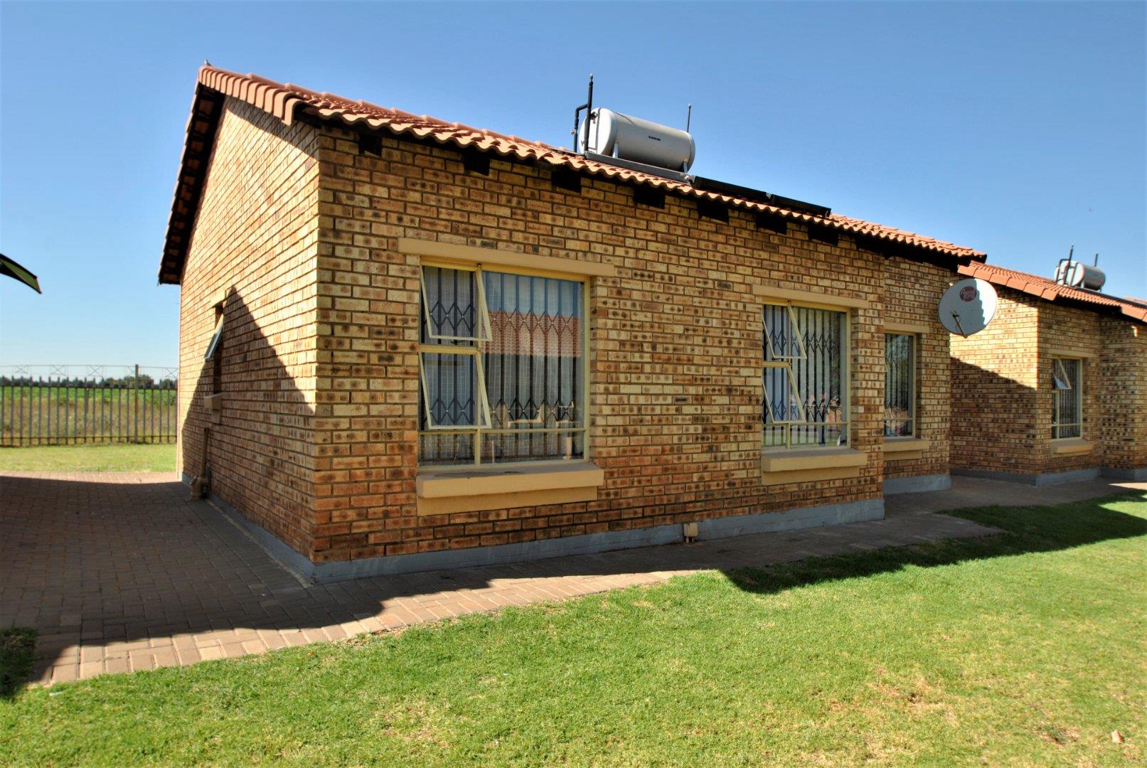 3 Bedroom Townhouse for sale in Dawn Park P24112285206