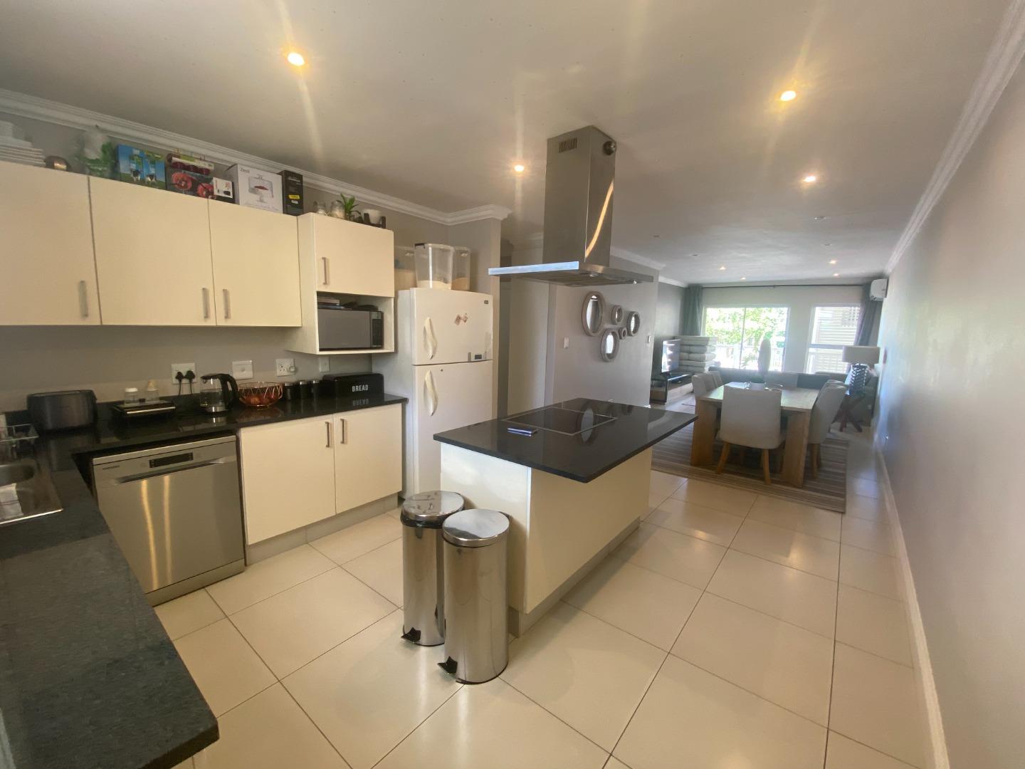 2 Bedroom Apartment / flat to rent in La Lucia P24112287675