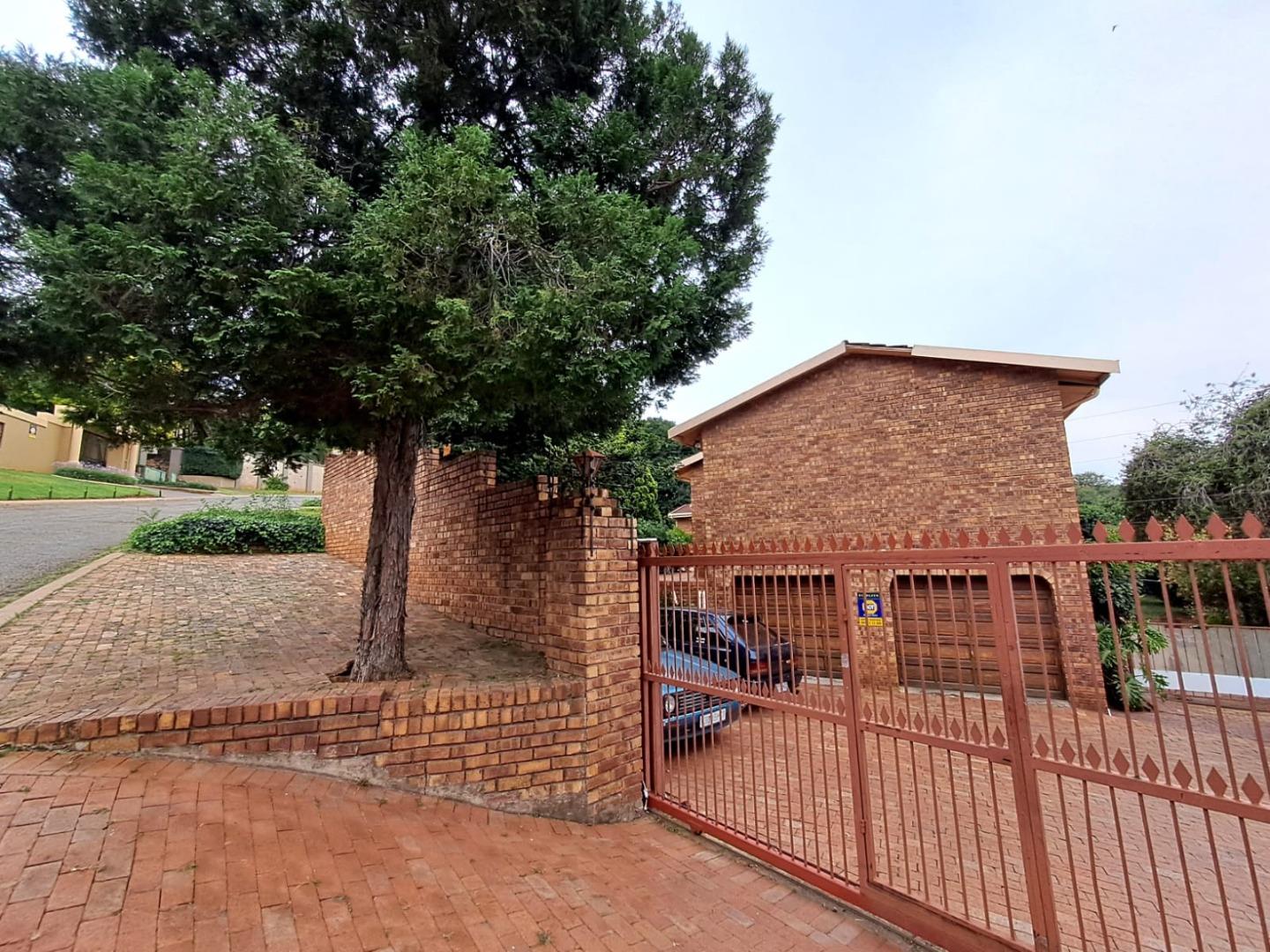5 Bedroom House for sale in Glenvista 140jdm Thaba Bosigo Street