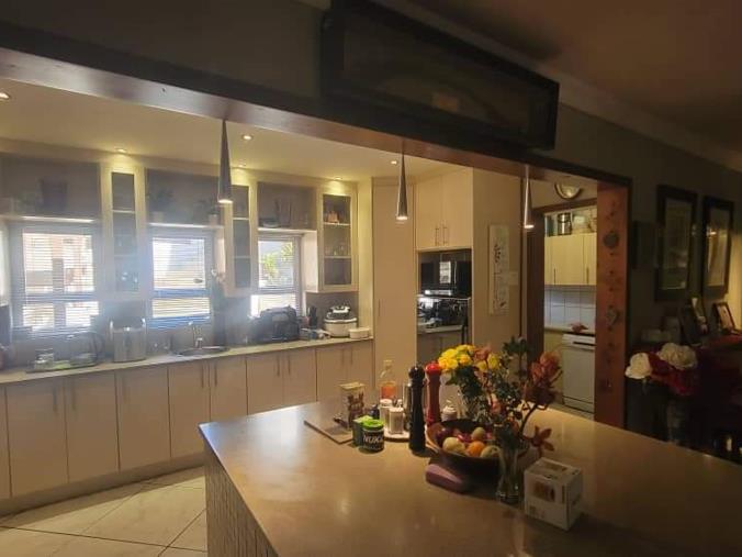 6 Bedroom House for Sale in Eros