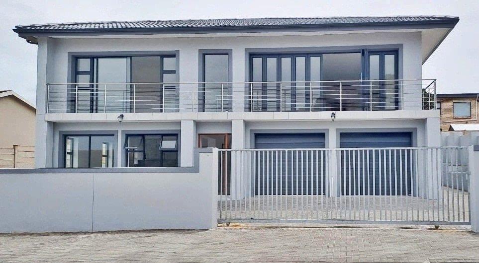 5 Bedroom House for sale in Wavecrest P24111878952